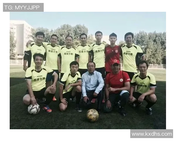 足球明星之间的传奇对决与友谊交织的动人故事